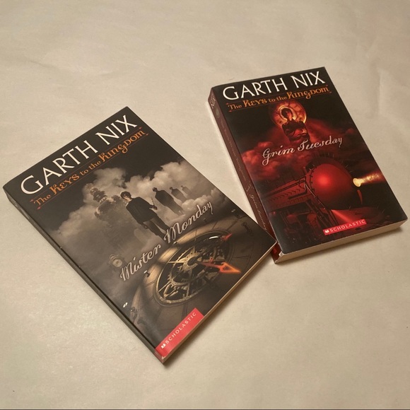 π2/20 Set of 2 YA Novels Garth Nix Keys to the Kingdom Fantasy Teen Book Series - Picture 2 of 8